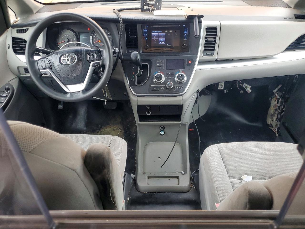 2016 TOYOTA SIENNA