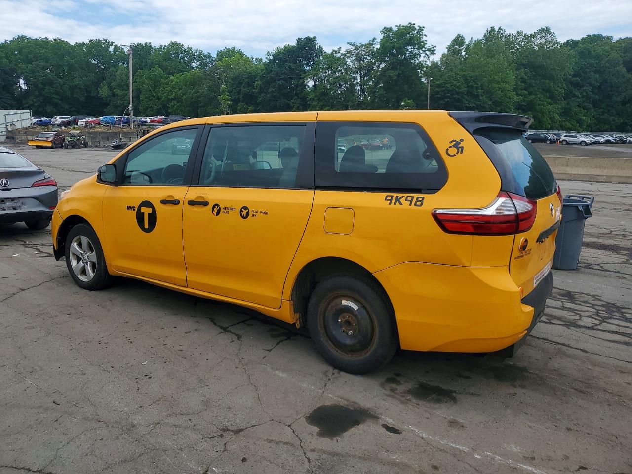 2016 TOYOTA SIENNA