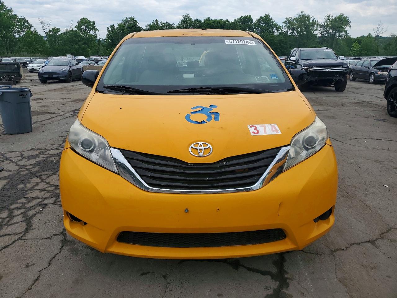 2016 TOYOTA SIENNA