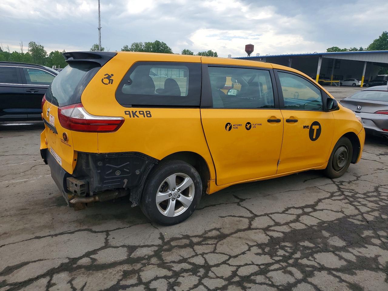 2016 TOYOTA SIENNA