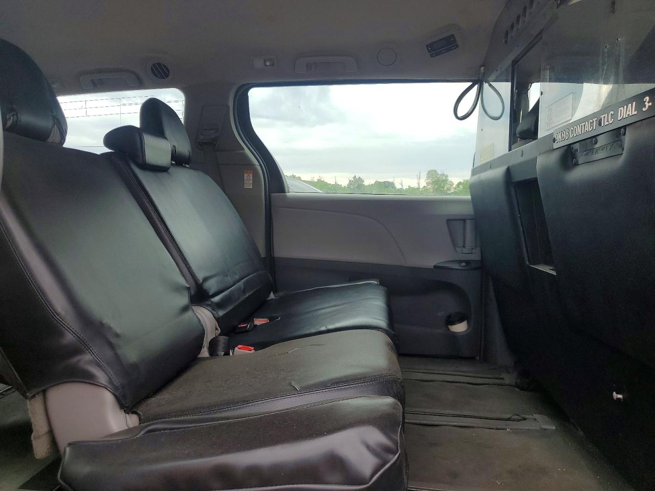 2016 TOYOTA SIENNA