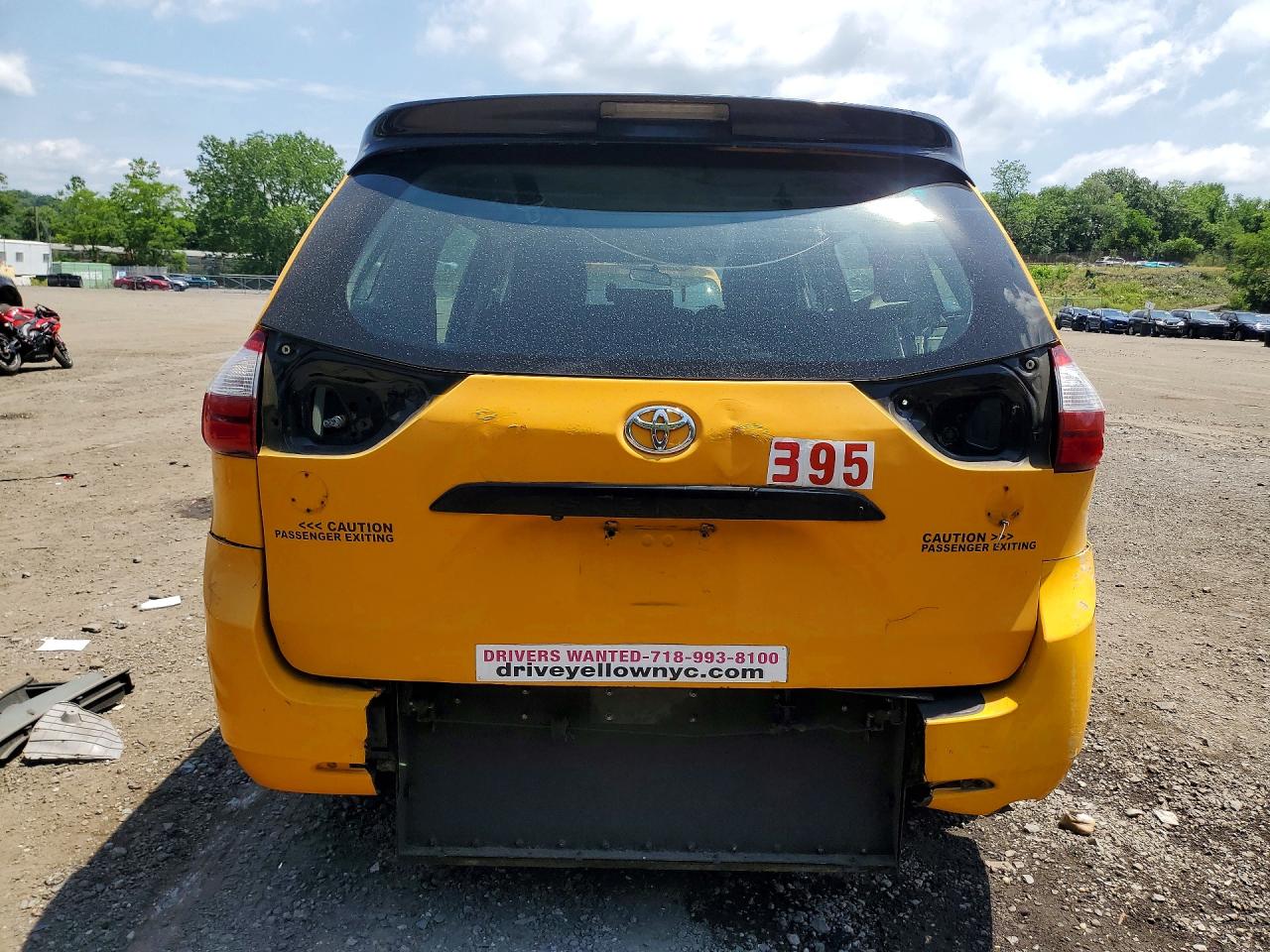 2016 TOYOTA SIENNA