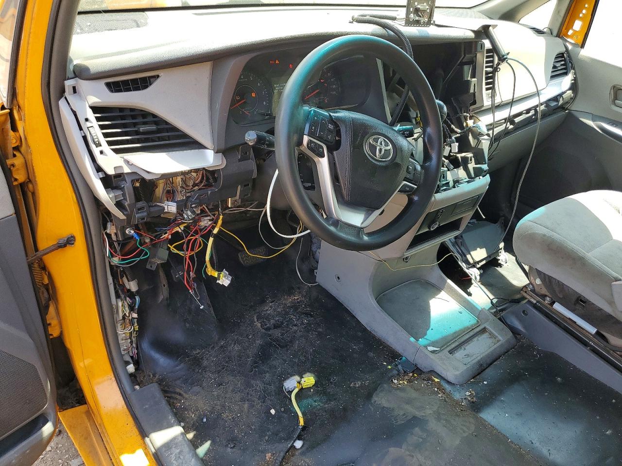 2016 TOYOTA SIENNA