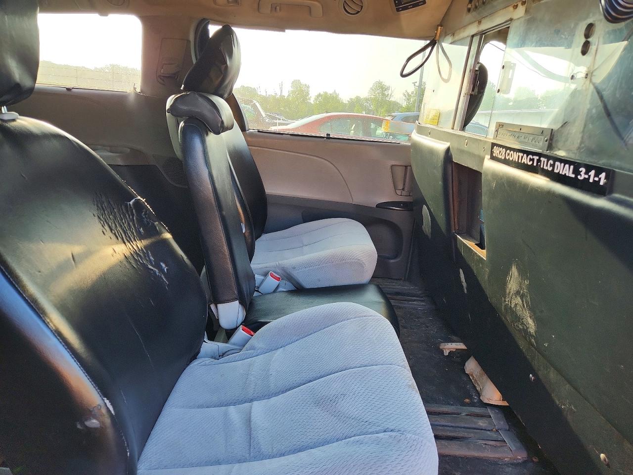 2017 TOYOTA SIENNA