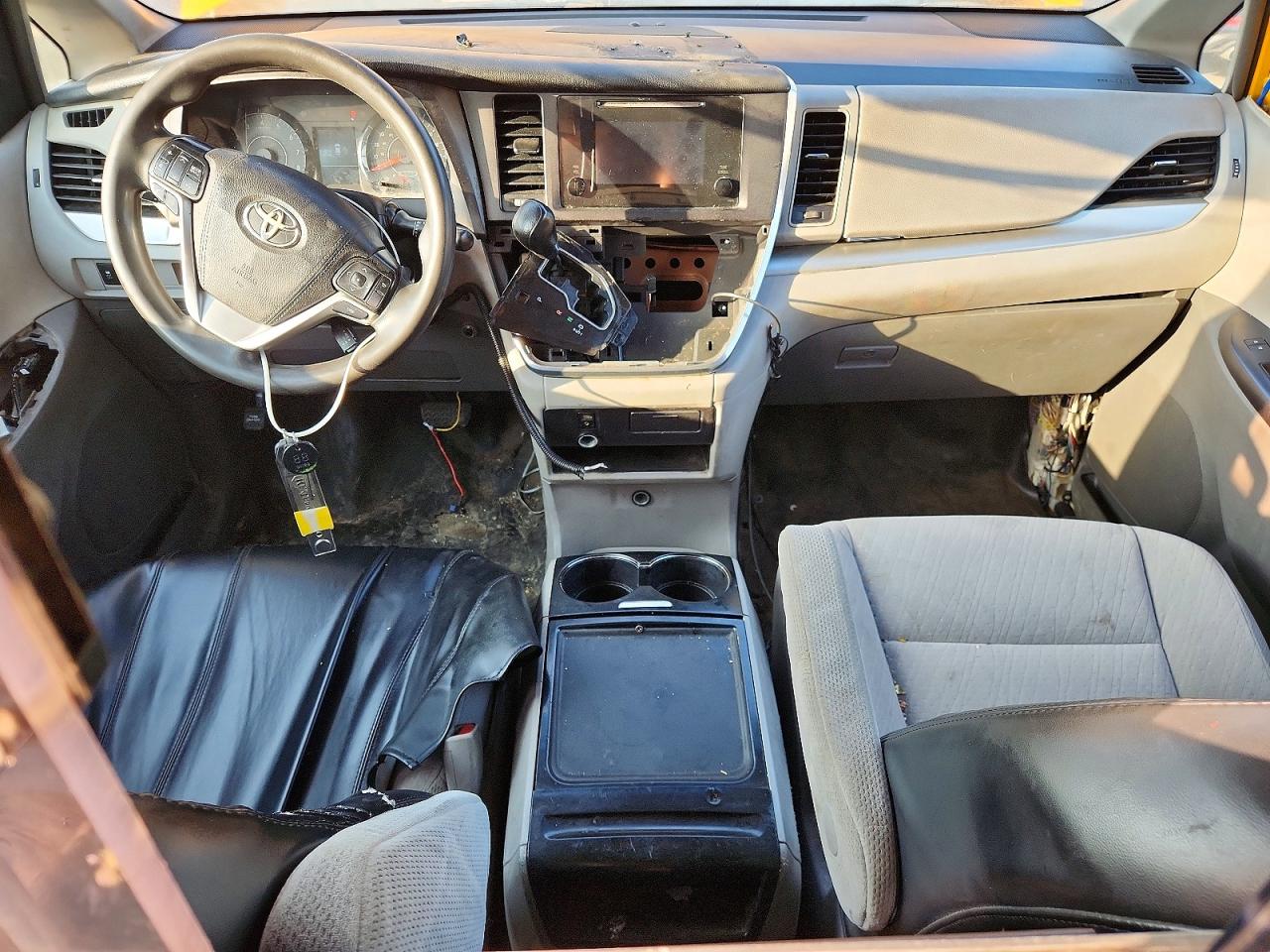 2017 TOYOTA SIENNA
