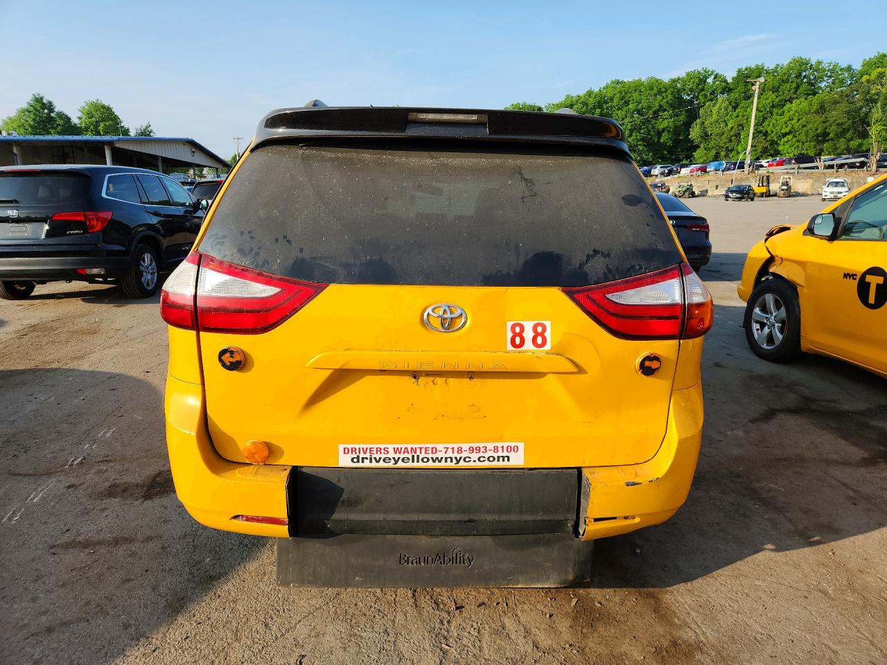 2017 TOYOTA SIENNA
