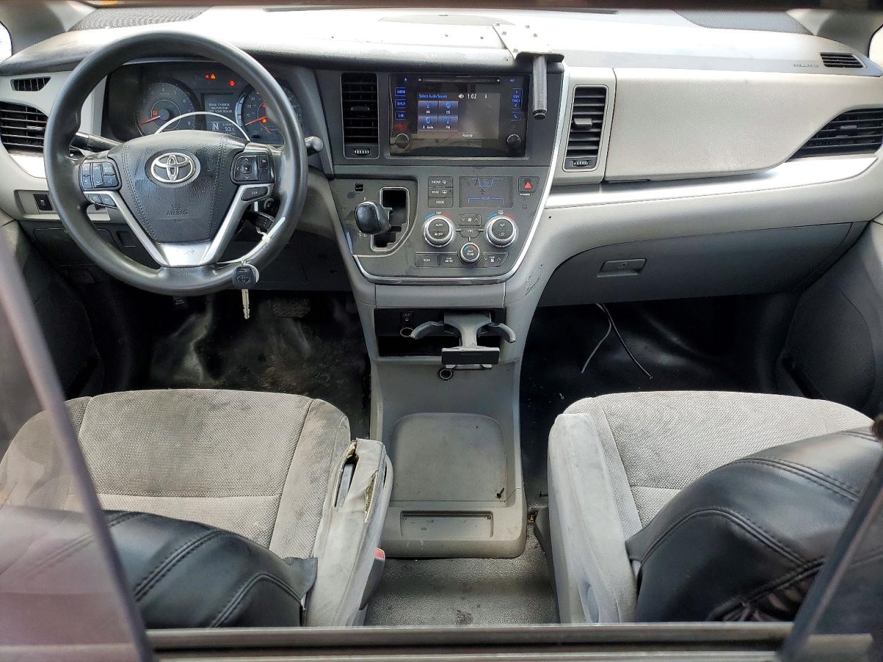 2017 TOYOTA SIENNA