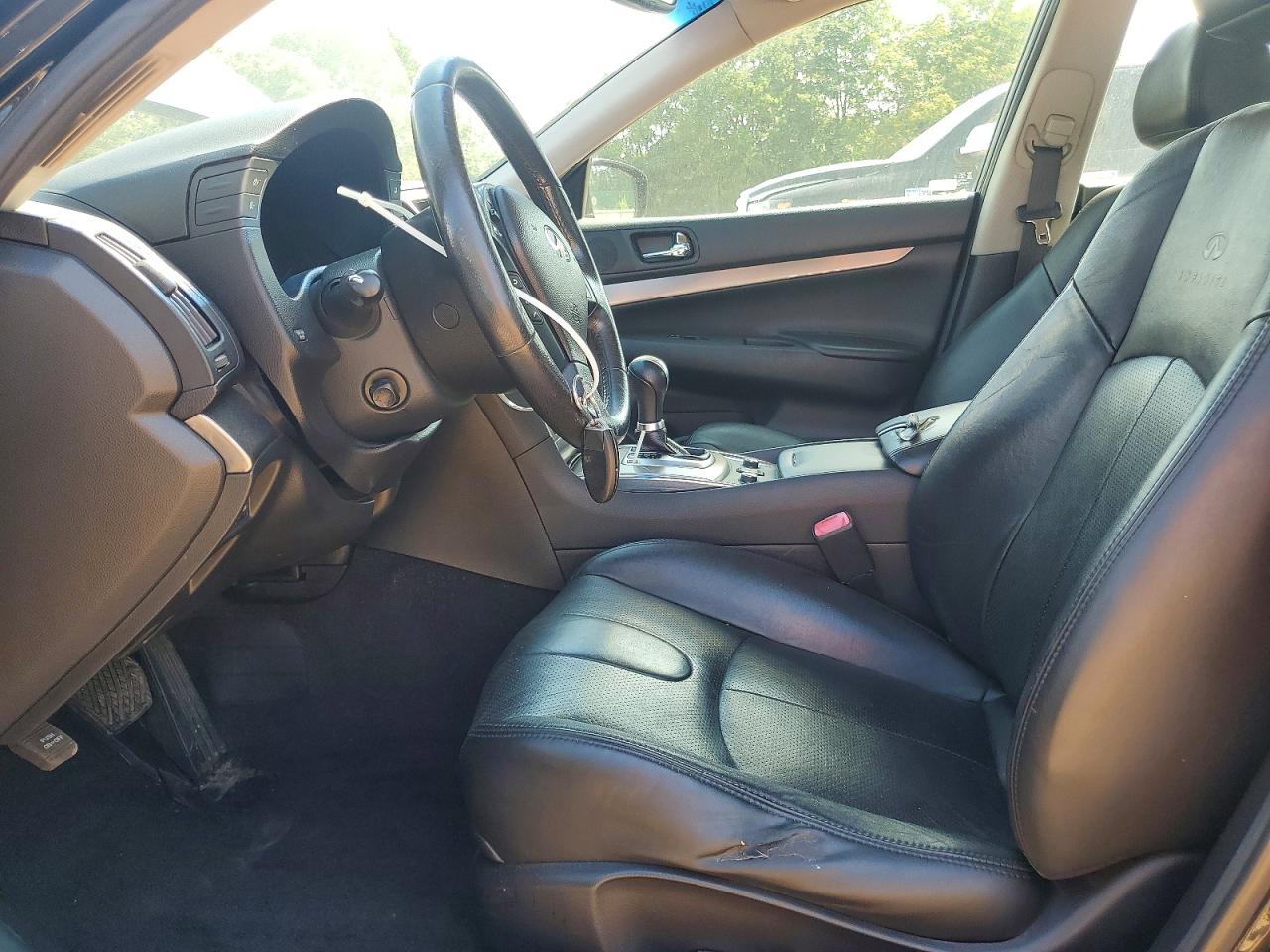 2013 INFINITI G37