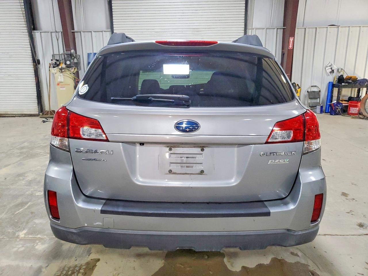 2011 SUBARU OUTBACK