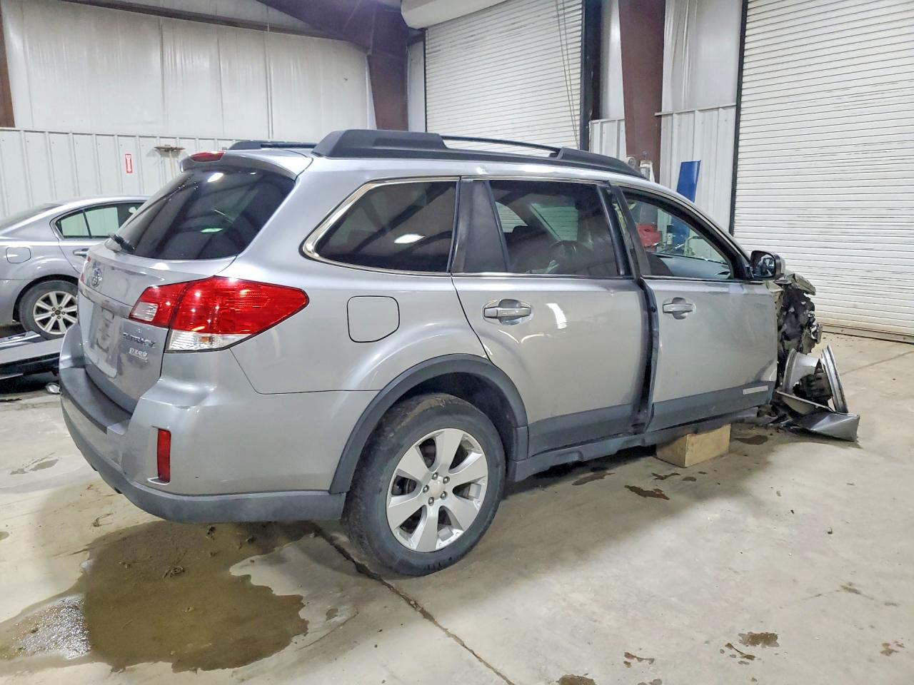2011 SUBARU OUTBACK