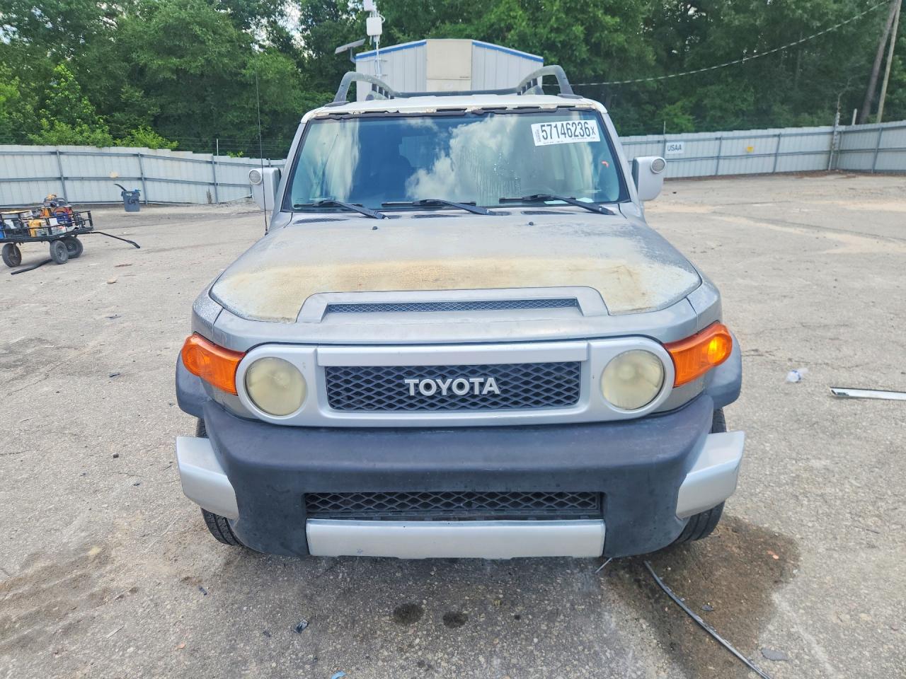 2010 TOYOTA FJ CRUISER