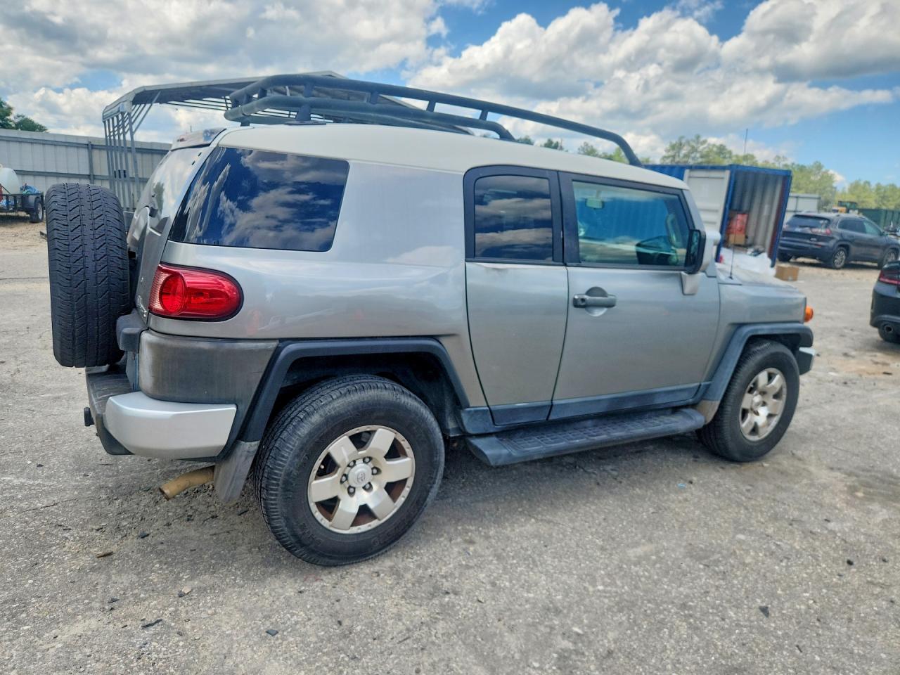 2010 TOYOTA FJ CRUISER