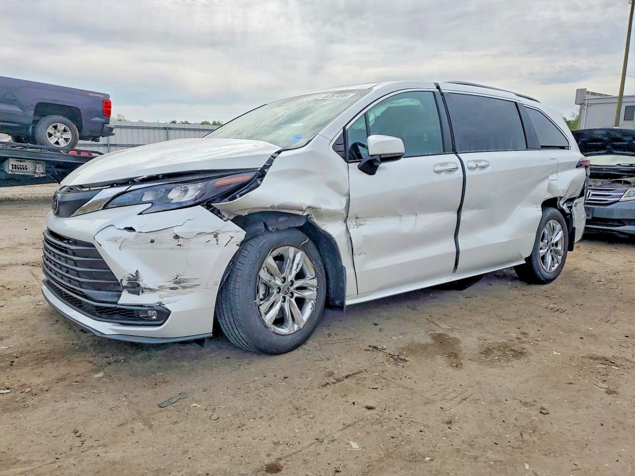 2026 TOYOTA SIENNA