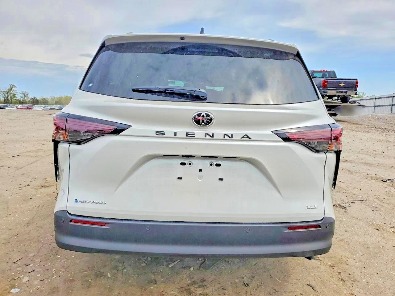 2026 TOYOTA SIENNA