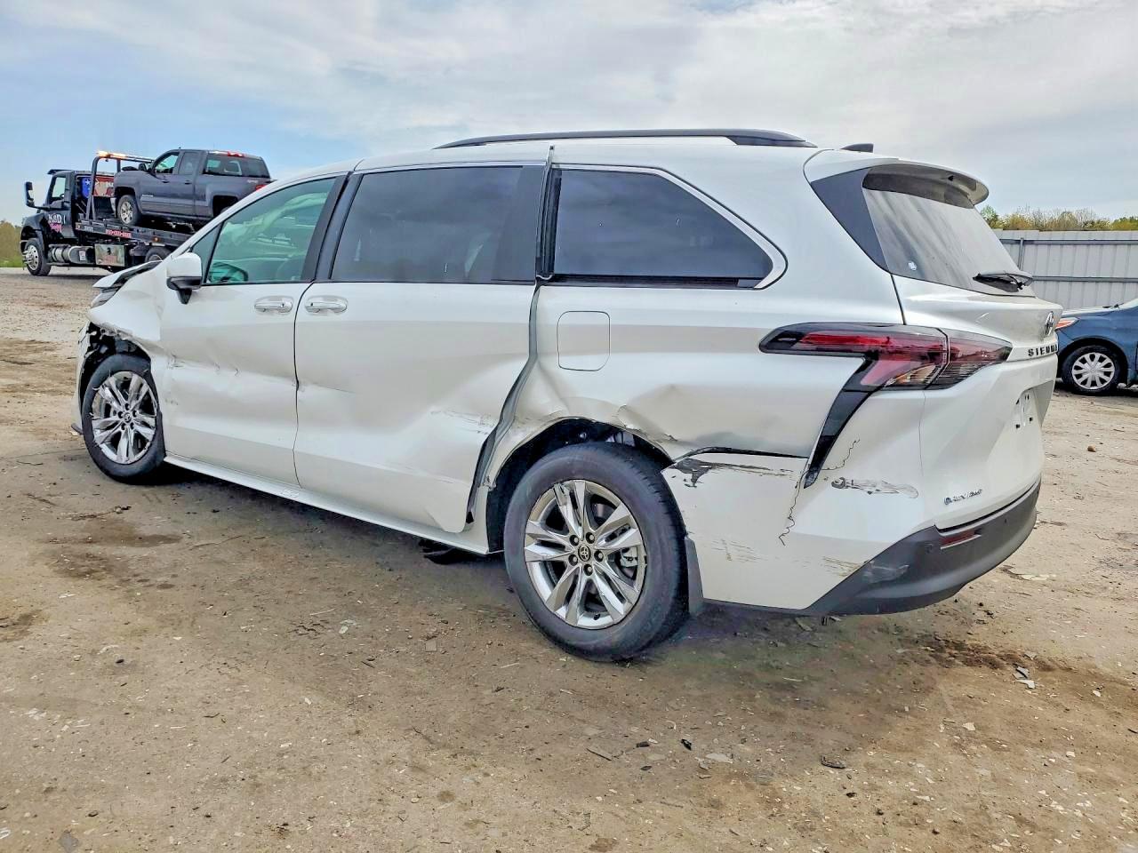 2026 TOYOTA SIENNA