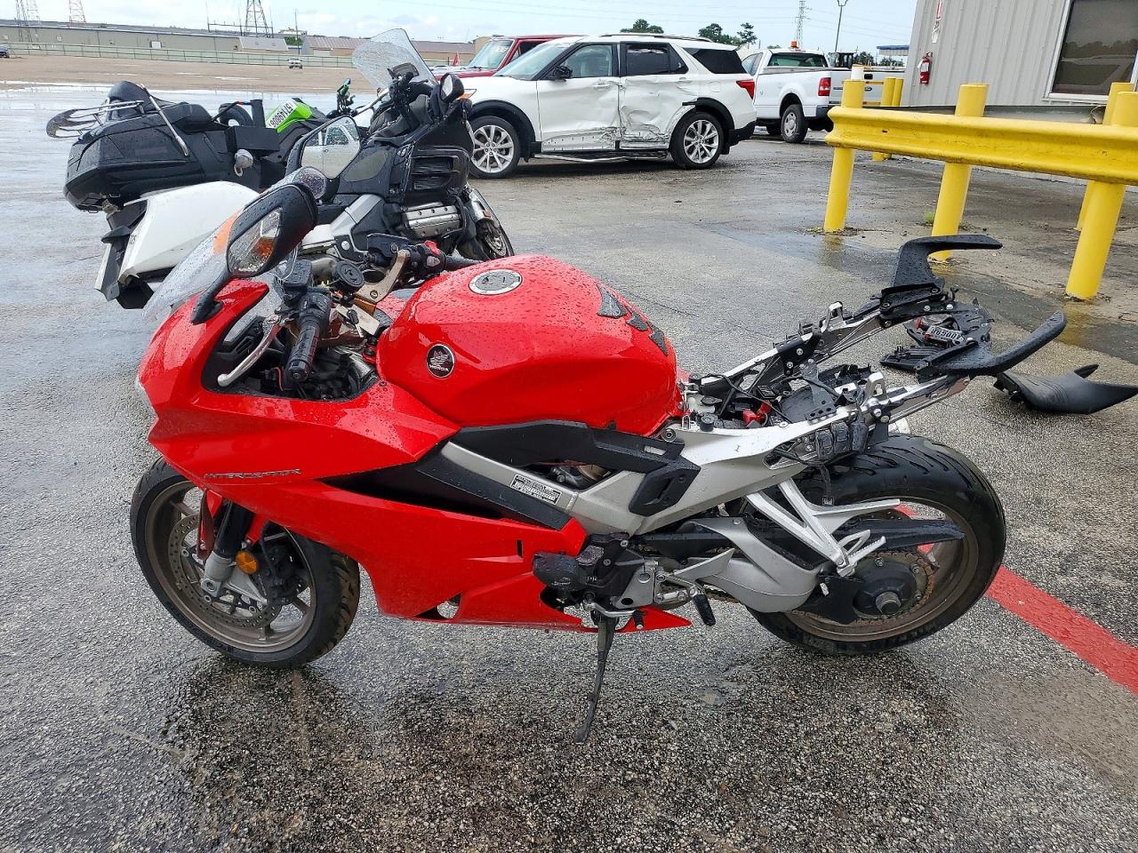 2014 HONDA VFR CYCLE