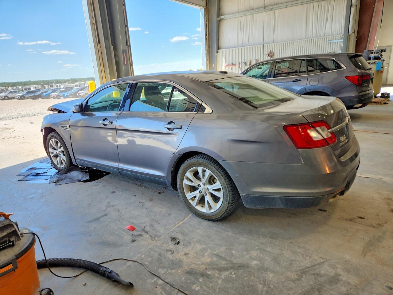 2011 FORD TAURUS