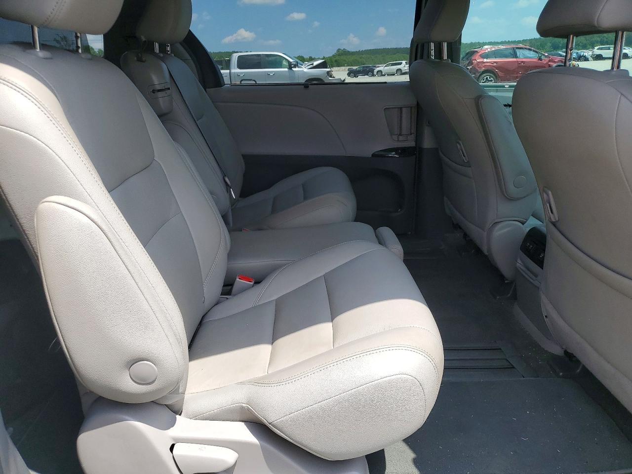 2019 TOYOTA SIENNA