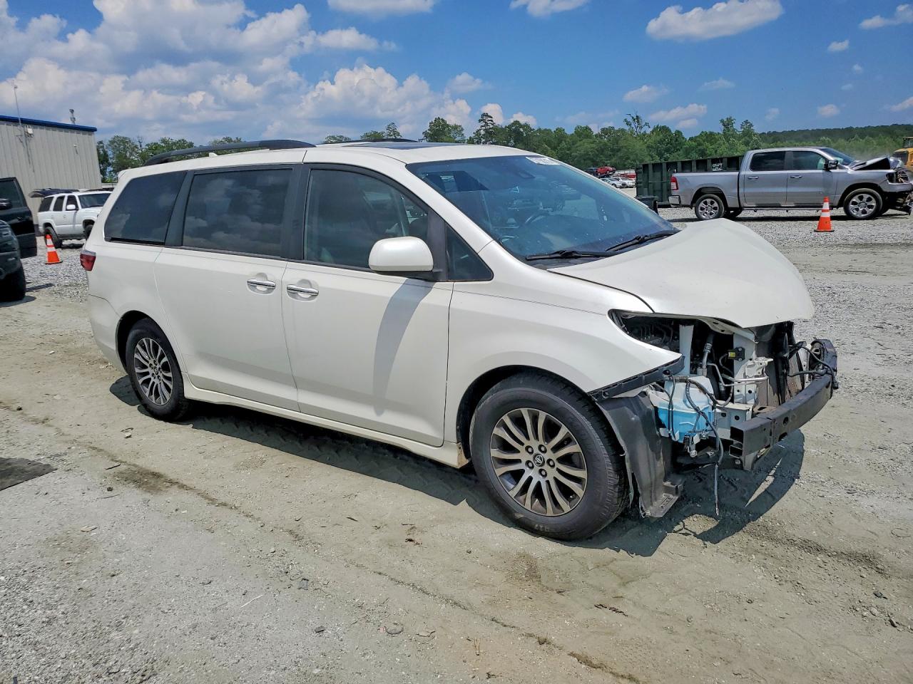 2019 TOYOTA SIENNA
