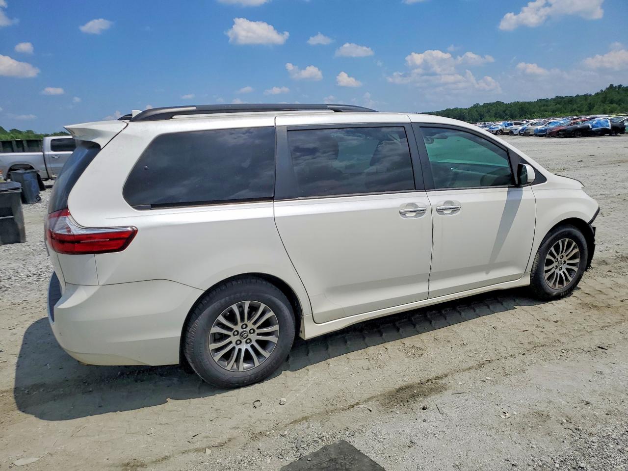 2019 TOYOTA SIENNA