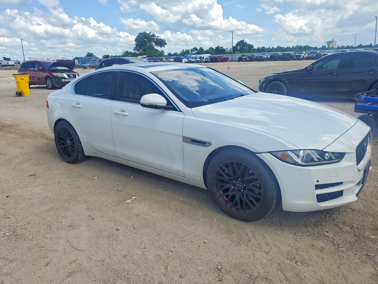 2017 JAGUAR XE