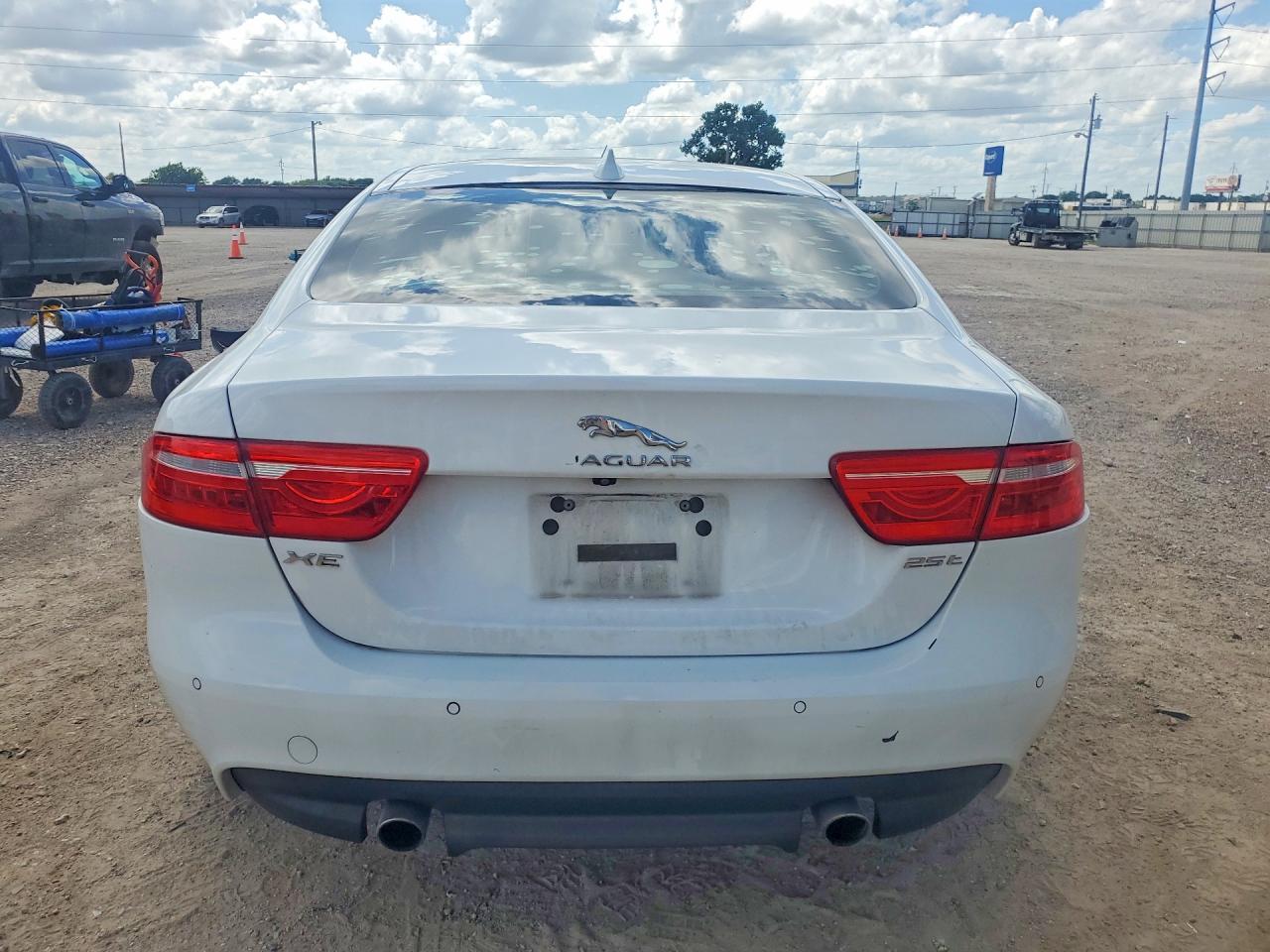2017 JAGUAR XE