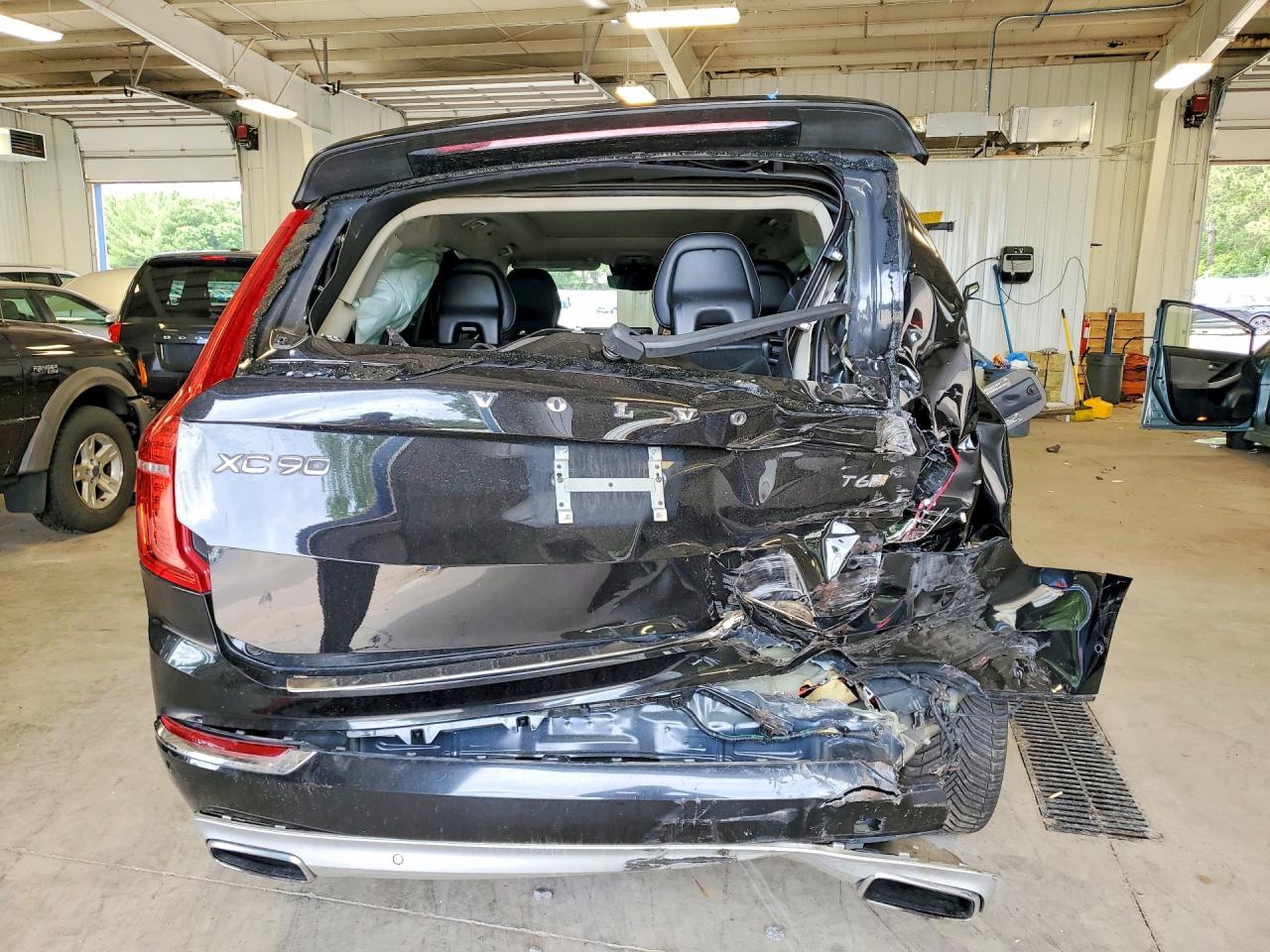 2019 VOLVO XC90