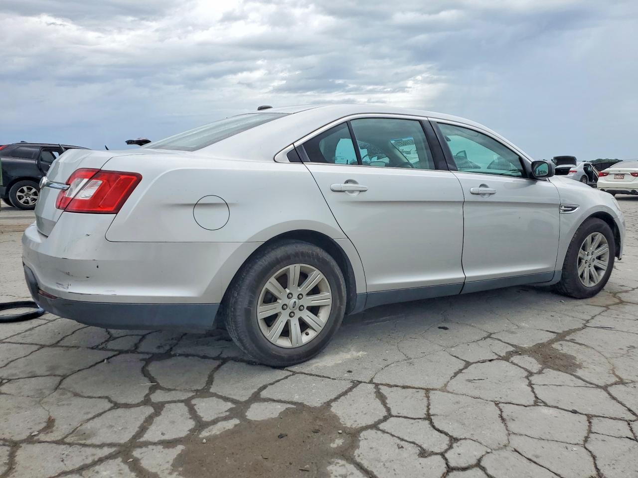 2011 FORD TAURUS
