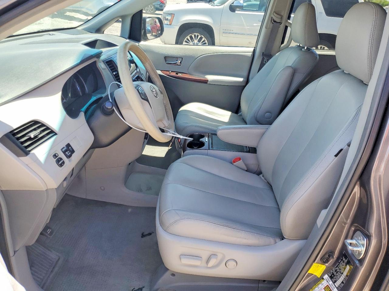 2012 TOYOTA SIENNA