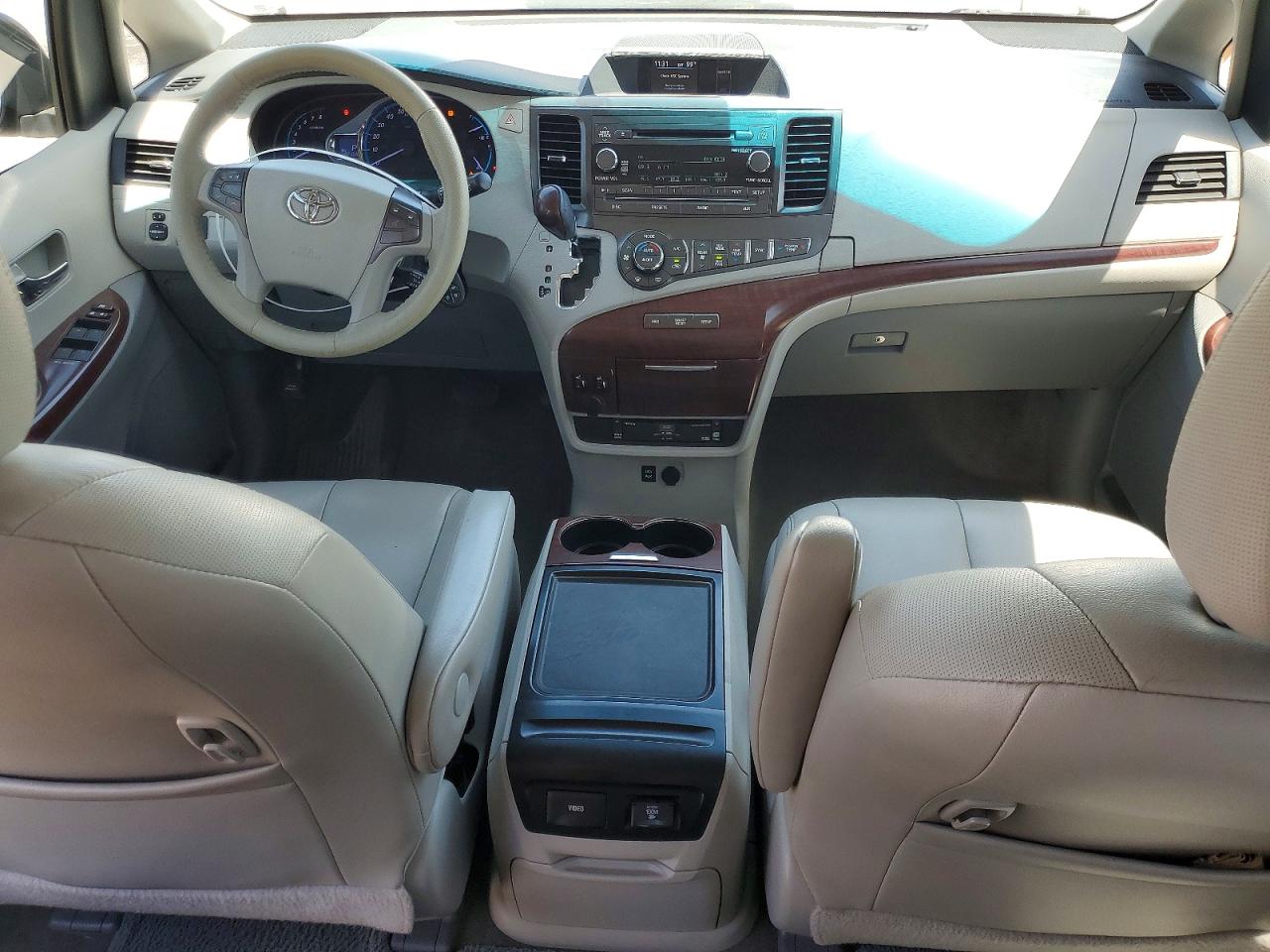 2012 TOYOTA SIENNA