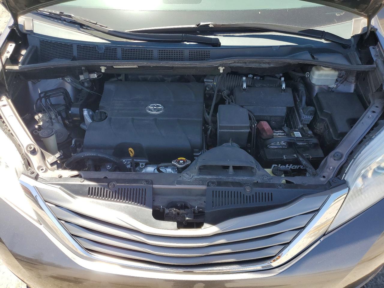 2012 TOYOTA SIENNA