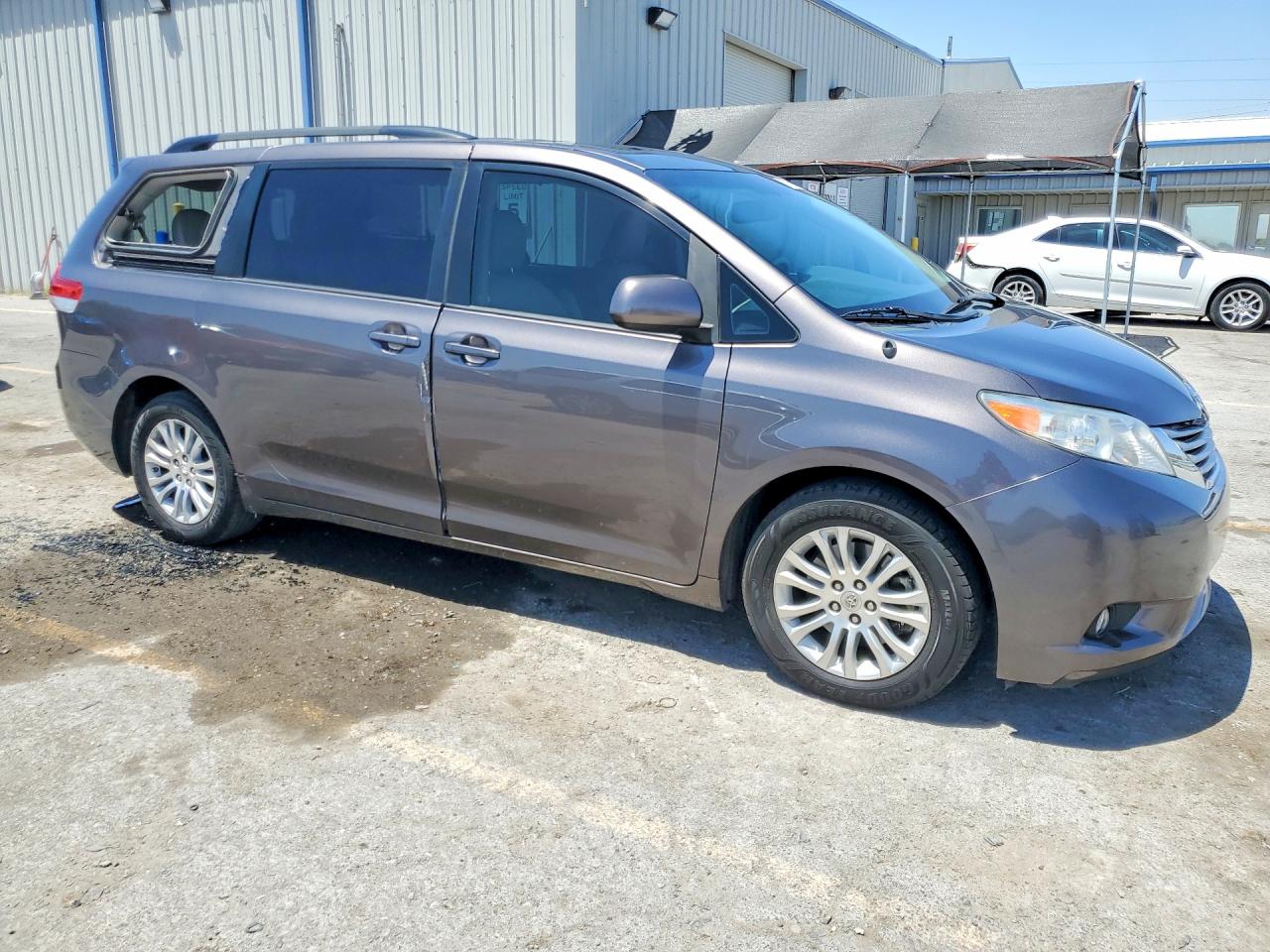 2012 TOYOTA SIENNA