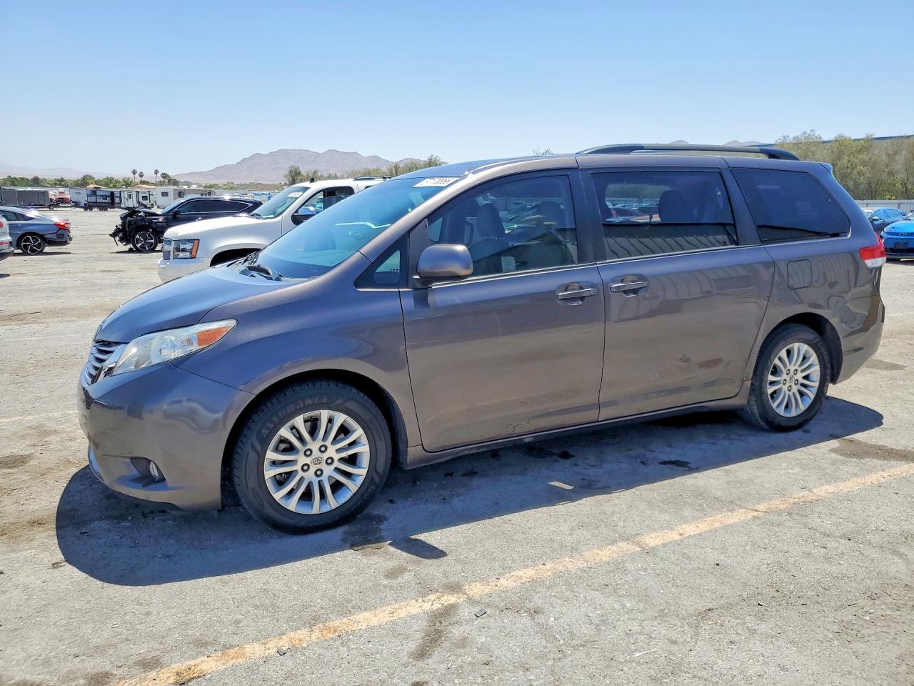 2012 TOYOTA SIENNA
