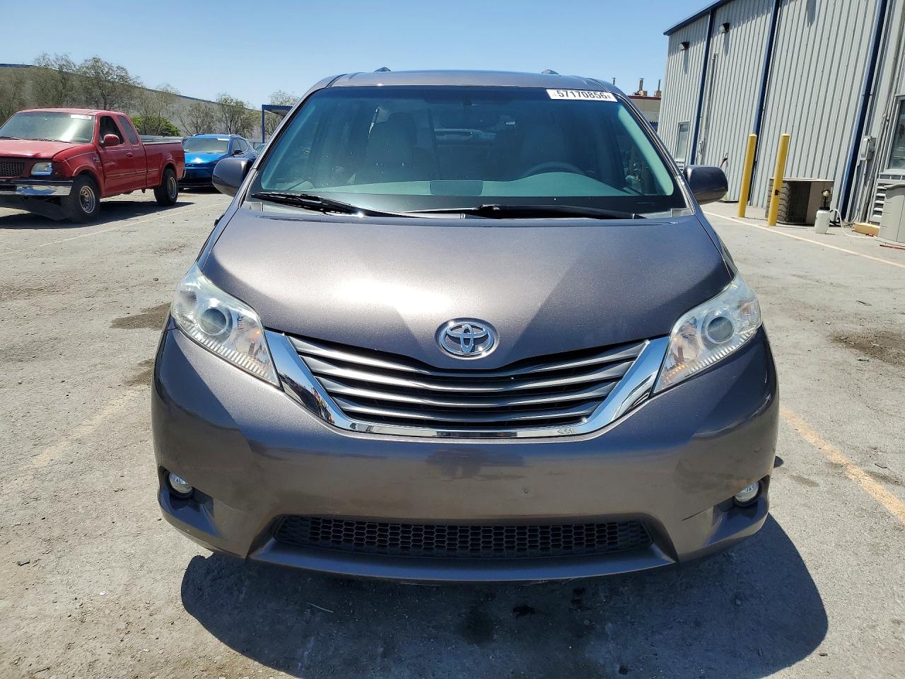 2012 TOYOTA SIENNA