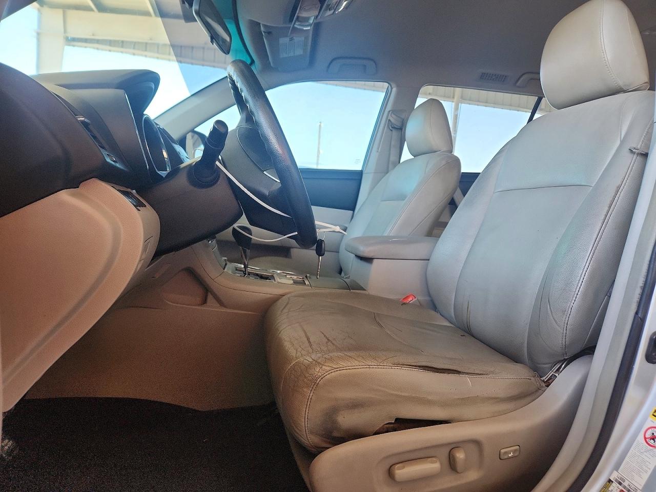 2011 TOYOTA HIGHLANDER