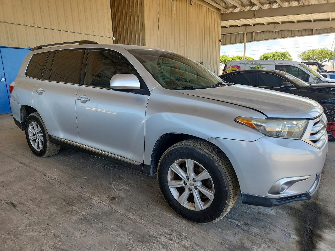 2011 TOYOTA HIGHLANDER