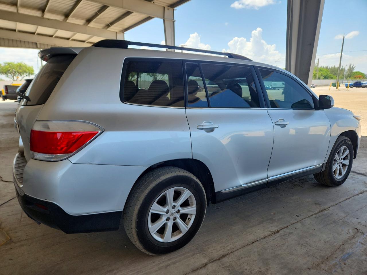 2011 TOYOTA HIGHLANDER