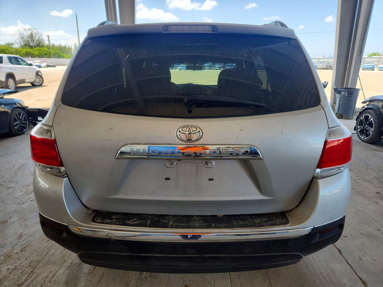 2011 TOYOTA HIGHLANDER