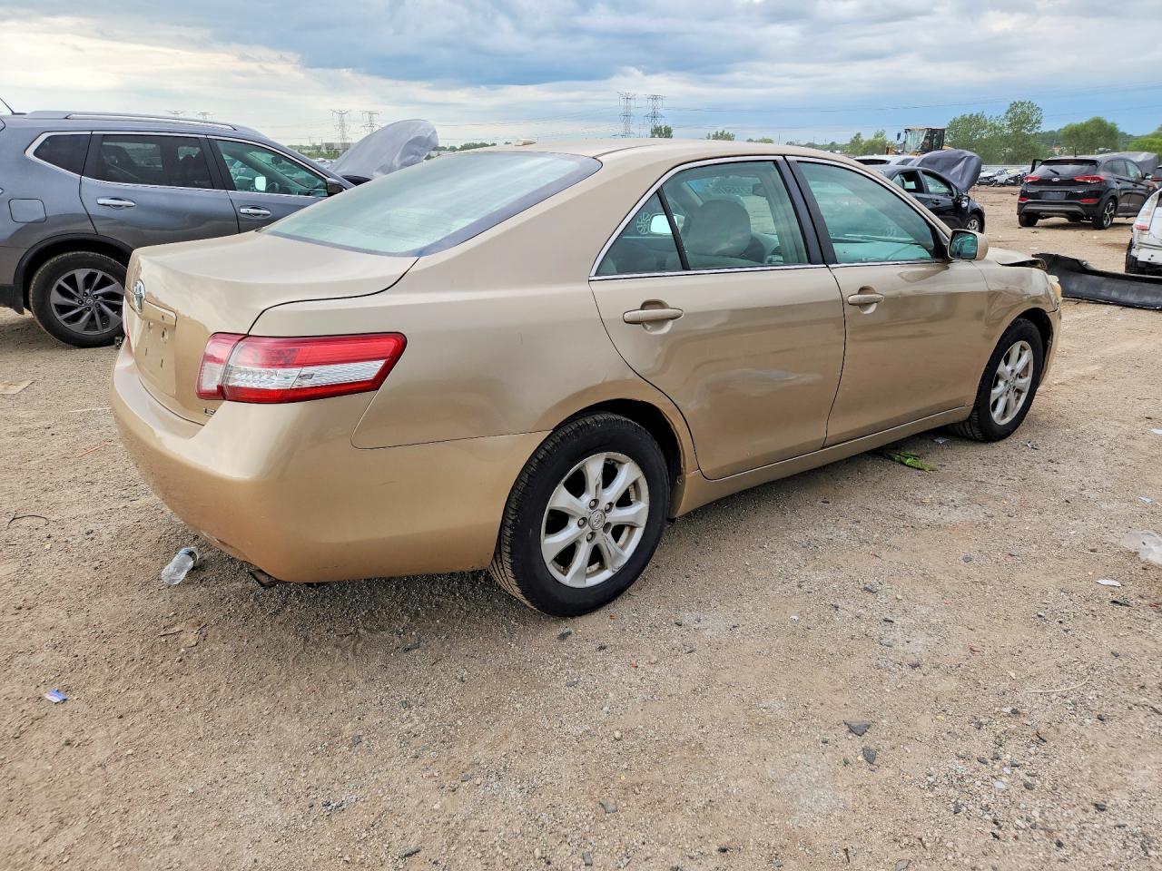 2011 TOYOTA CAMRY