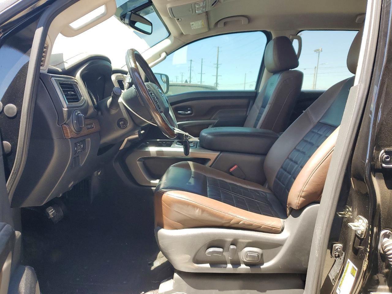 2017 NISSAN TITAN