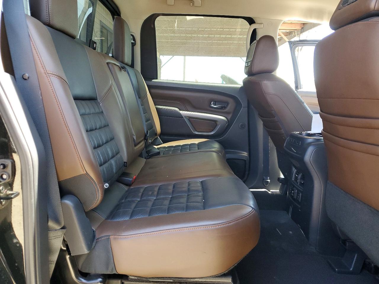 2017 NISSAN TITAN