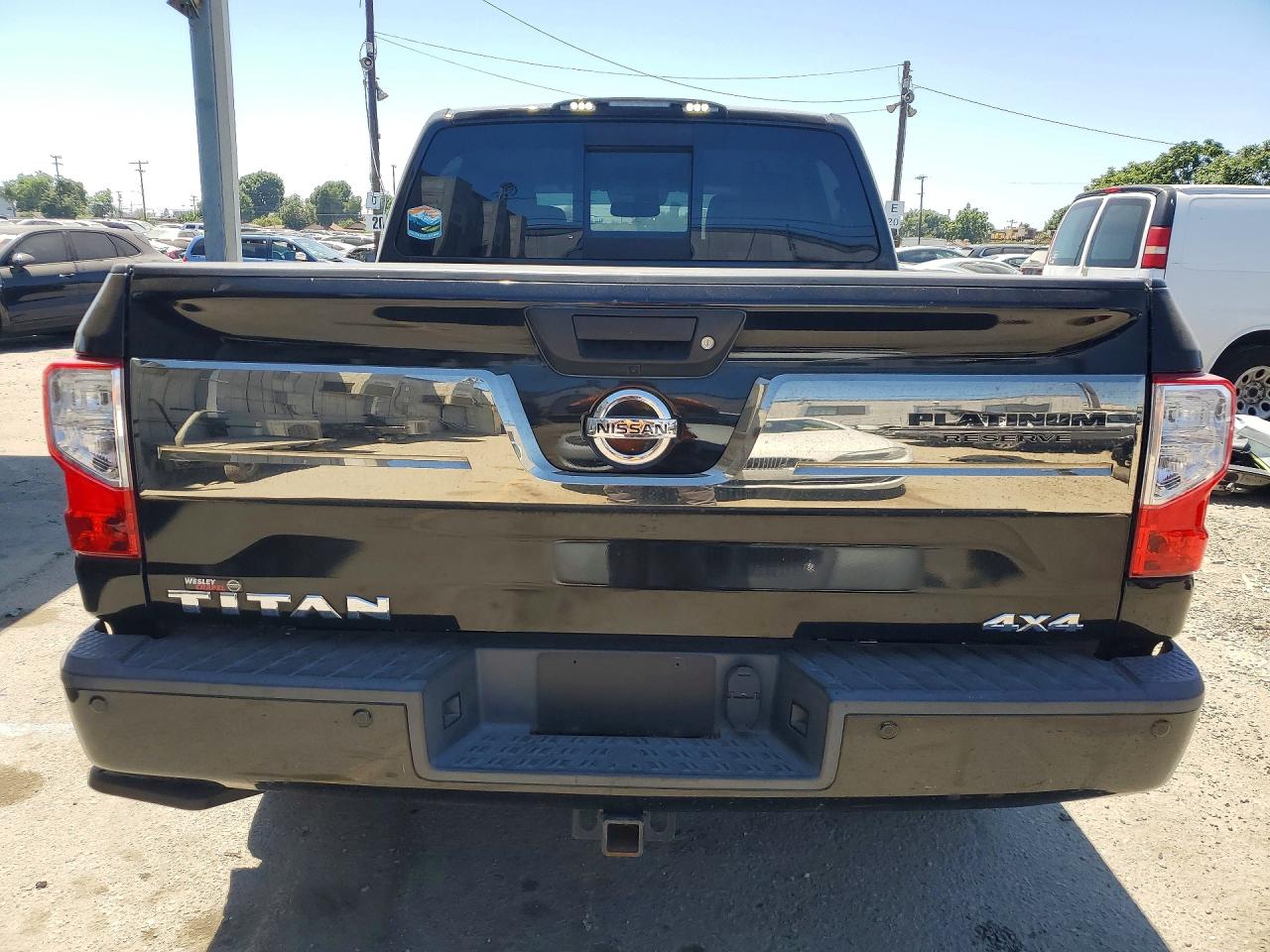 2017 NISSAN TITAN