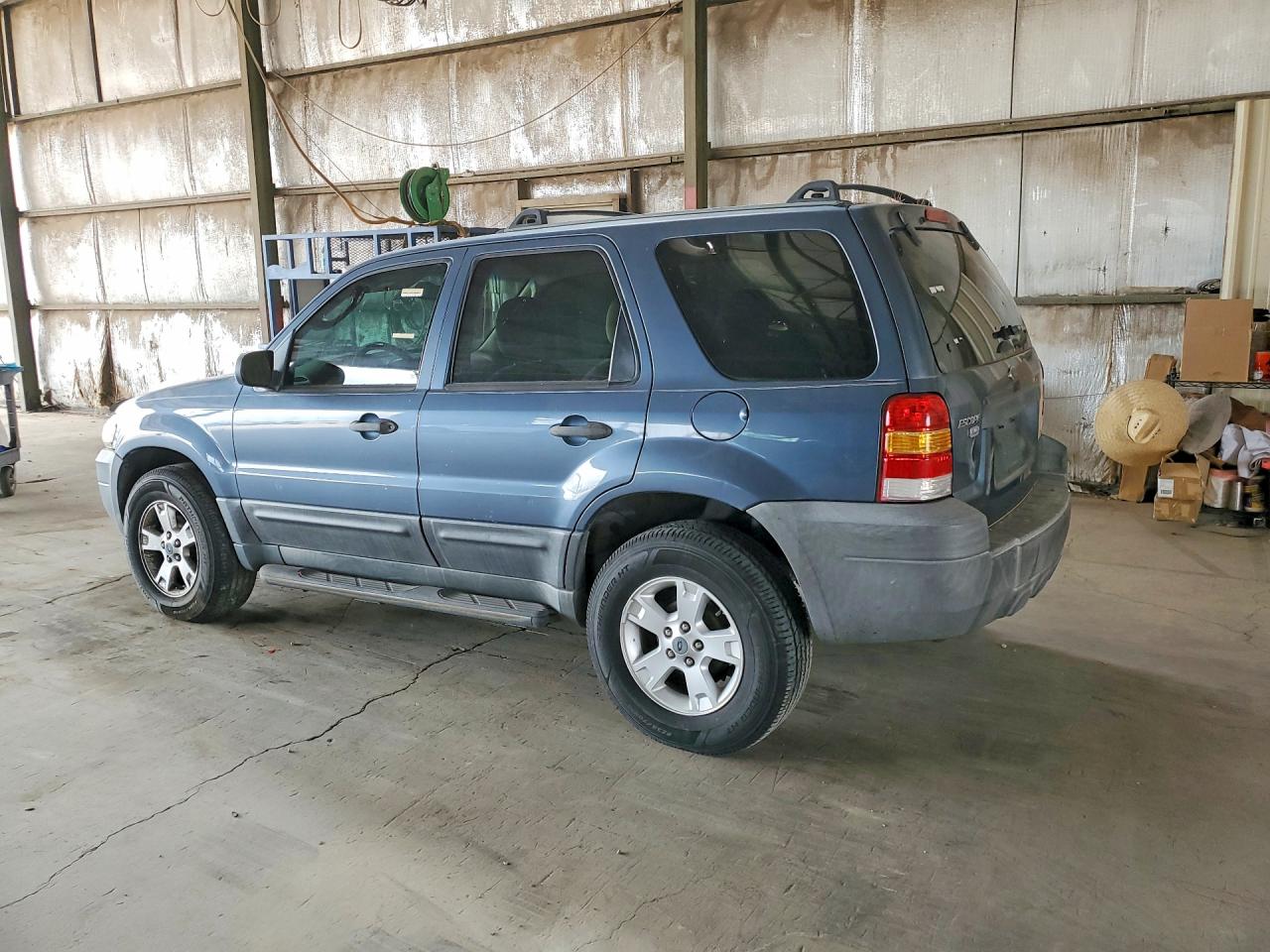 2005 FORD ESCAPE