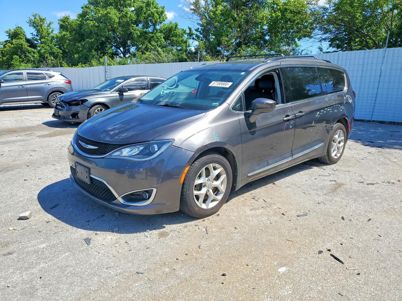 2017 CHRYSLER PACIFICA
