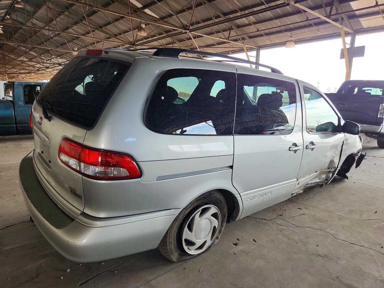 2003 TOYOTA SIENNA