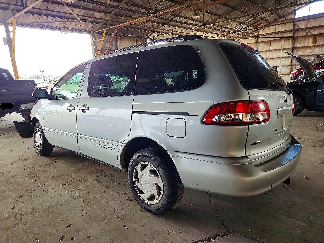 2003 TOYOTA SIENNA
