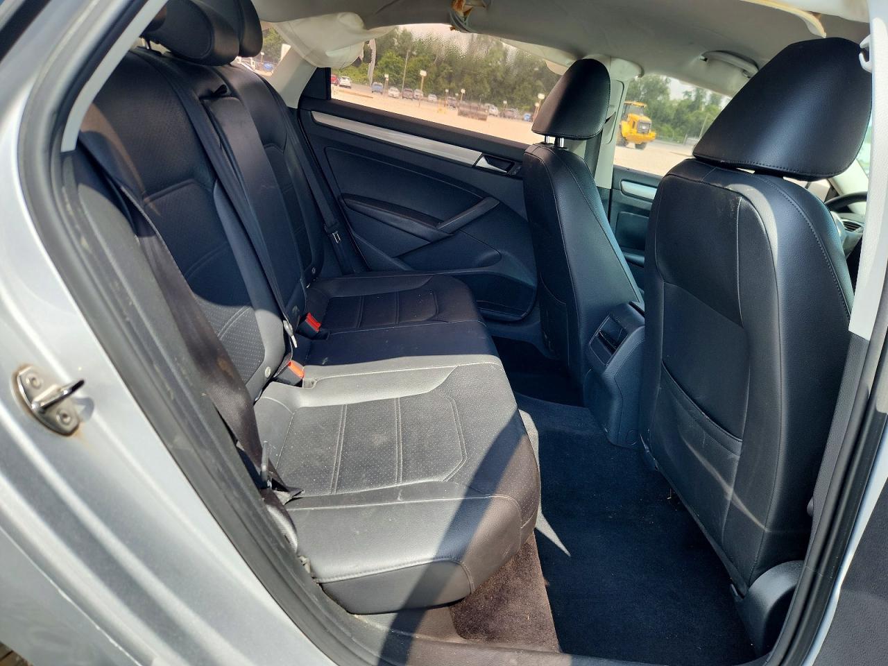 2014 VOLKSWAGEN PASSAT