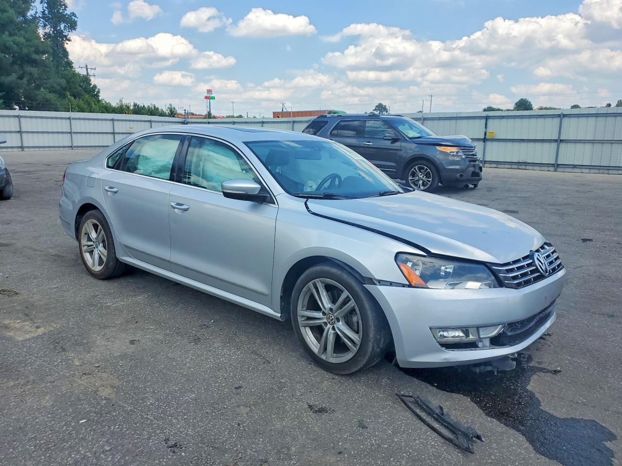 2015 VOLKSWAGEN PASSAT