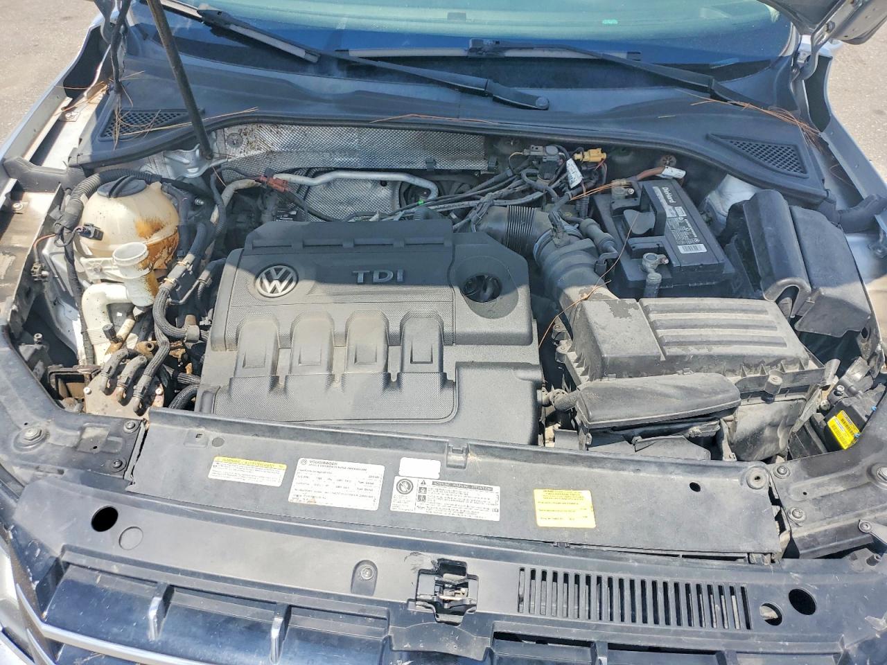 2015 VOLKSWAGEN PASSAT