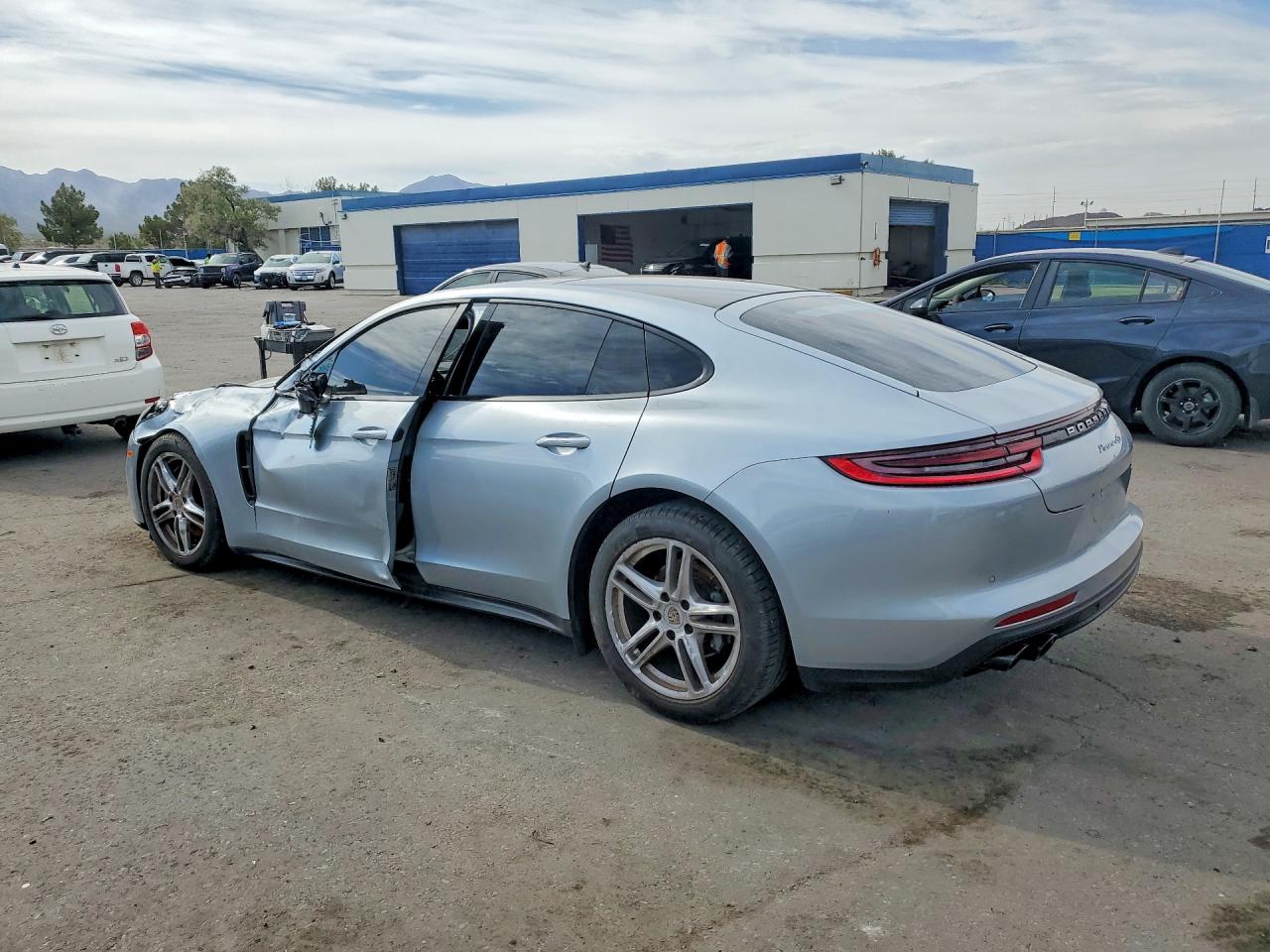 2018 PORSCHE PANAMERA